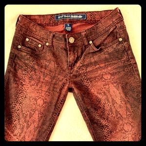 Snake print jeans Almost Famous Premium. Size 5.